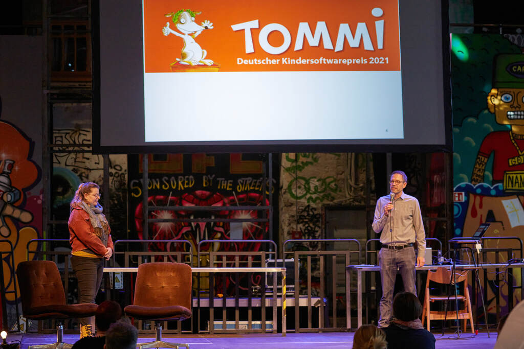 Felix Hüppi von der Kornhausbibliothek stellt das Projekt Kindersoftware-Preis vor. 